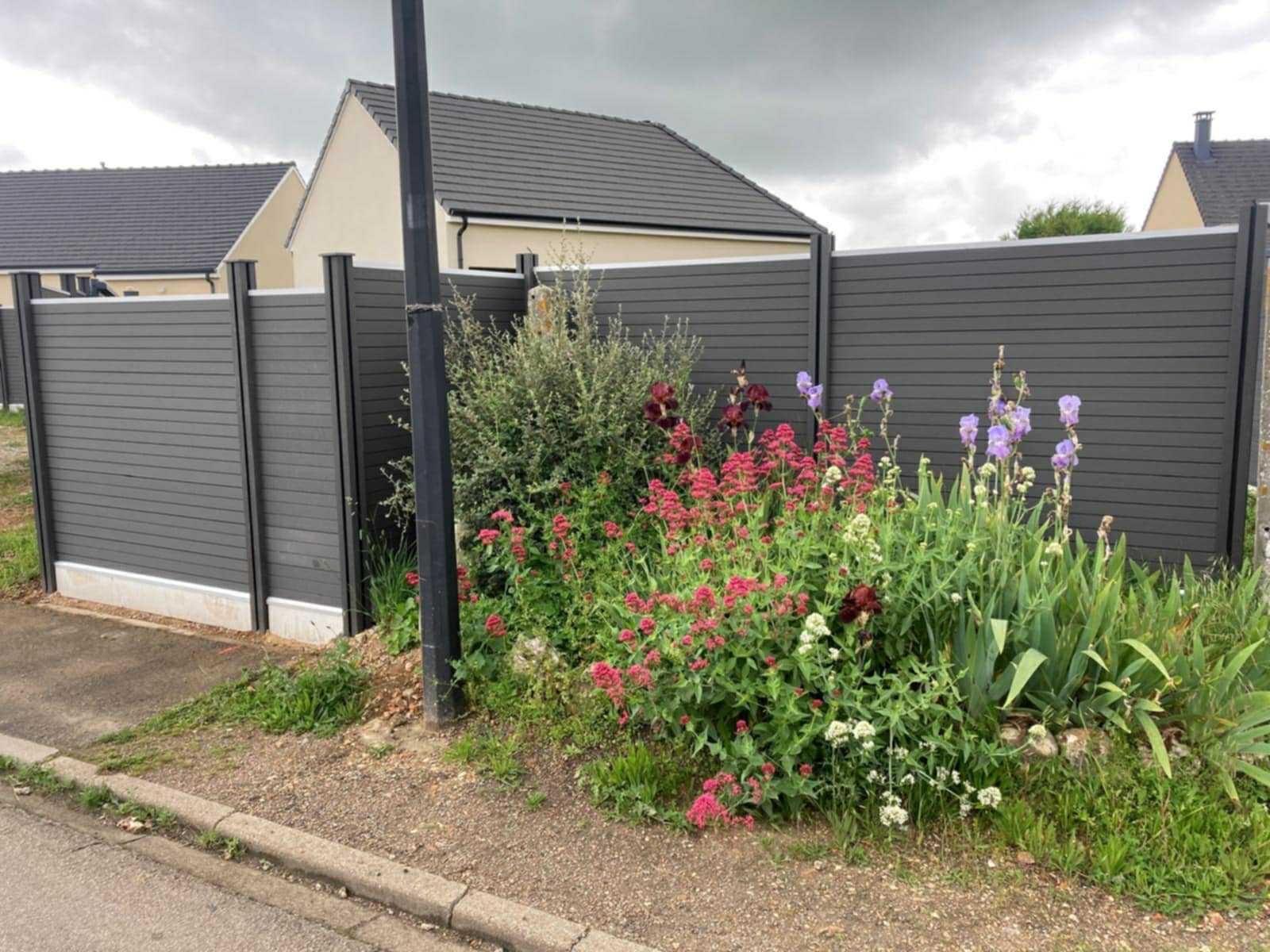 Pose clôture grillage rigide professionnel